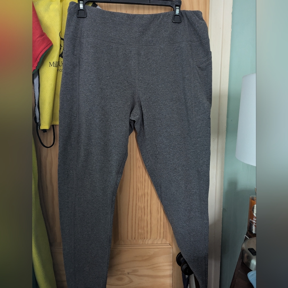 Gray workout leggings